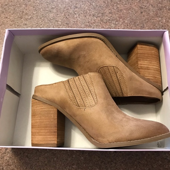 Madden Girl Shoes - NWT Tan Madden girl Maggiee boots